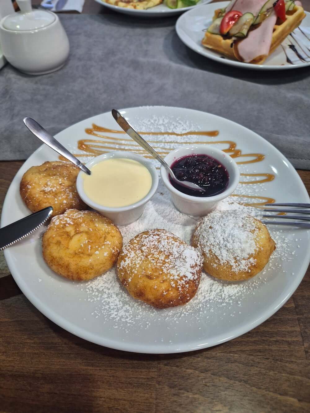 Домашній сирник з ягодами