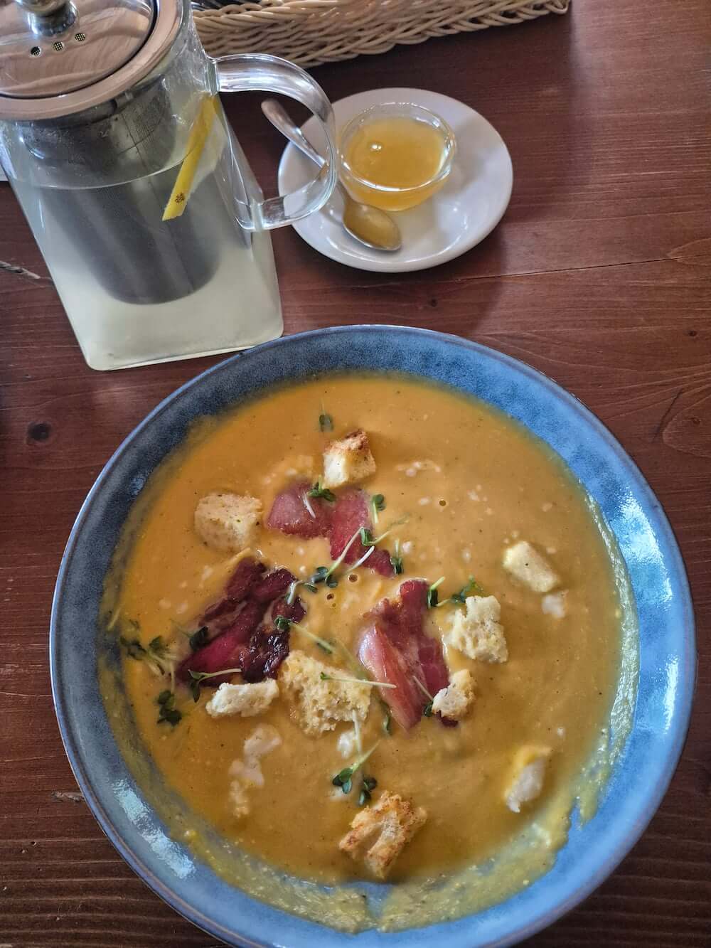 Тарілка поживного супу